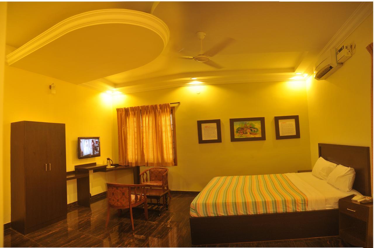 Oyo 7355 Covinille Bed & Breakfast Madurai Exterior foto